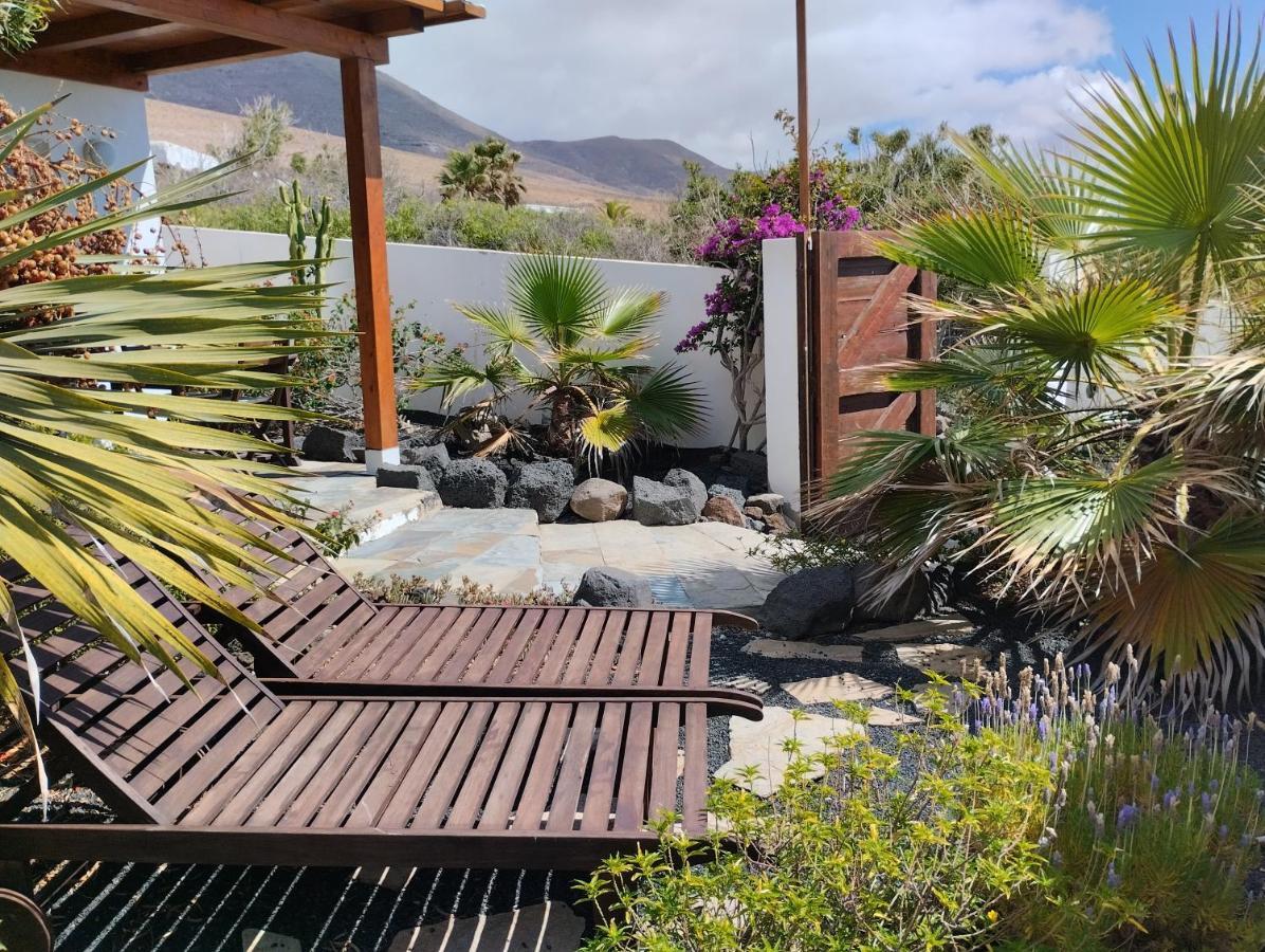 Beautiful Small Bungalow, Amazing Views And Garden Famara Exterior foto